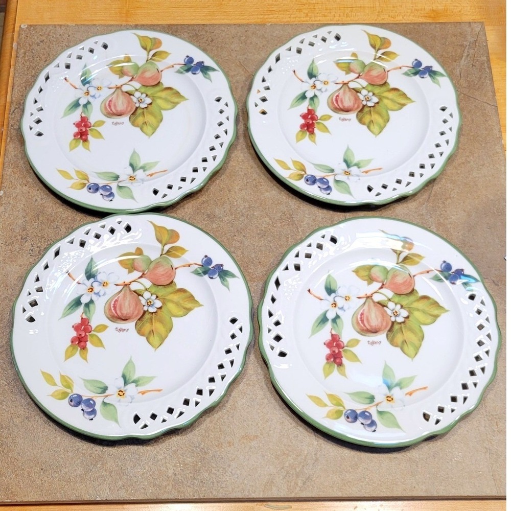 Set of 4 Designed by Brunelli Made in Italy‎ Fruit Dessert Plates
